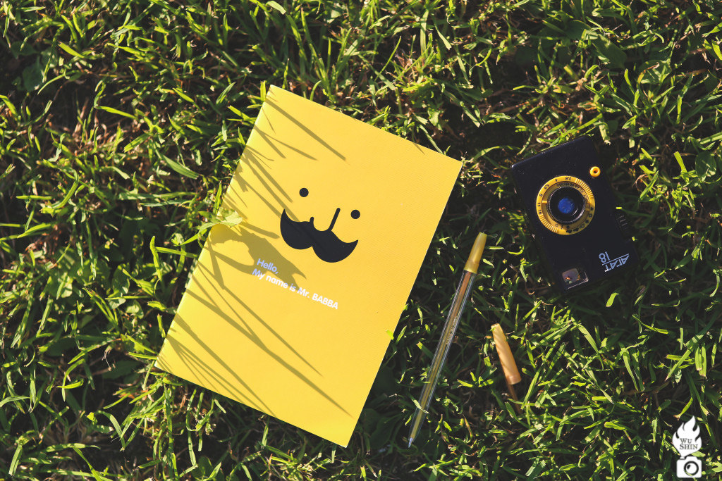 kaboompics-com_yellow-notebook-on-the-grass-1024x683